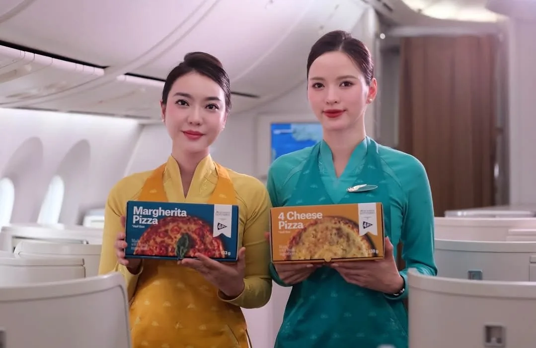 ✈️ Hãy thưởng thức 🍕 4P'S ngay trên chuyến bay Vietnam Airlines nhé😋