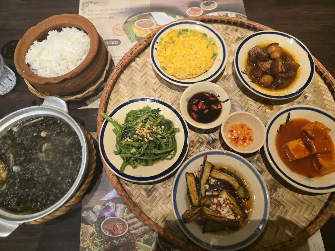 Chúc bạn ăn trưa ngon miệng 😋