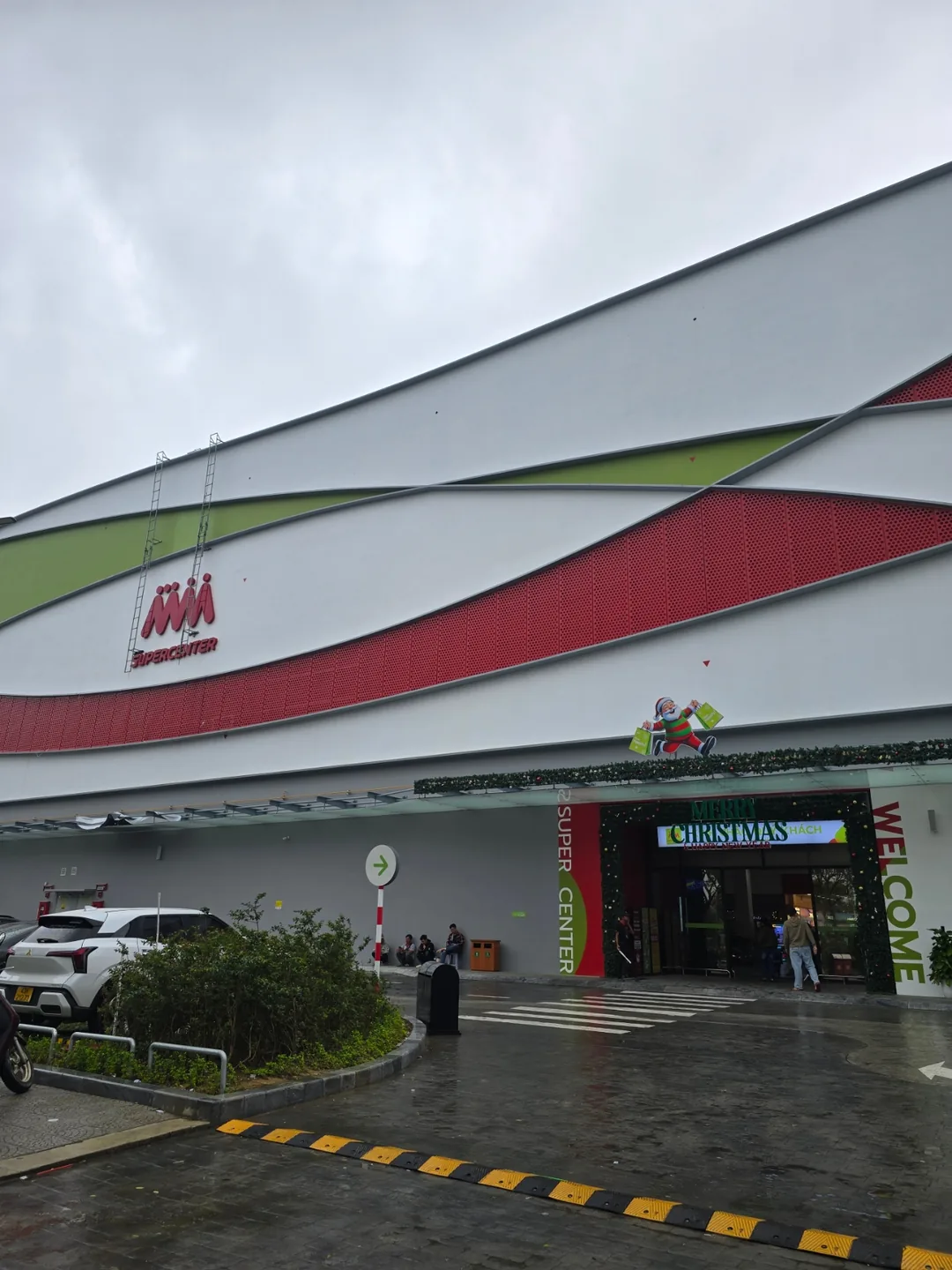 Mình đến siêu thị lớn mới khai trương~