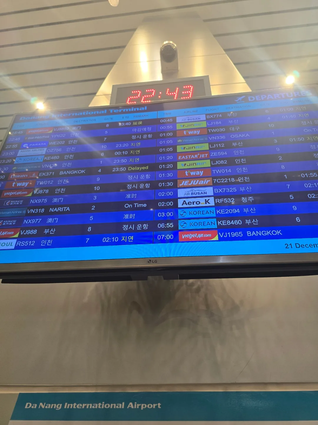 Hãng hàng không Parata ✈️ Vẫn đang chờ lên máy bay... 😂