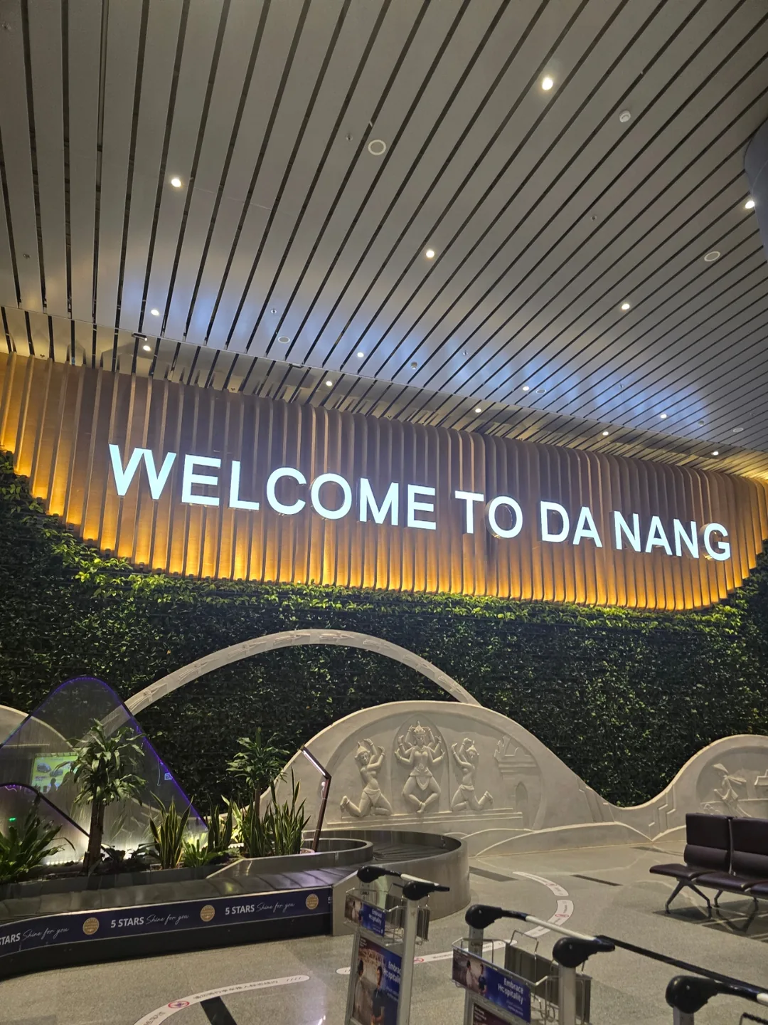 Review Đà Nẵng❣️ Đến sân bay Đà Nẵng✈️ May quá đã làm fast track nhập cảnh👍