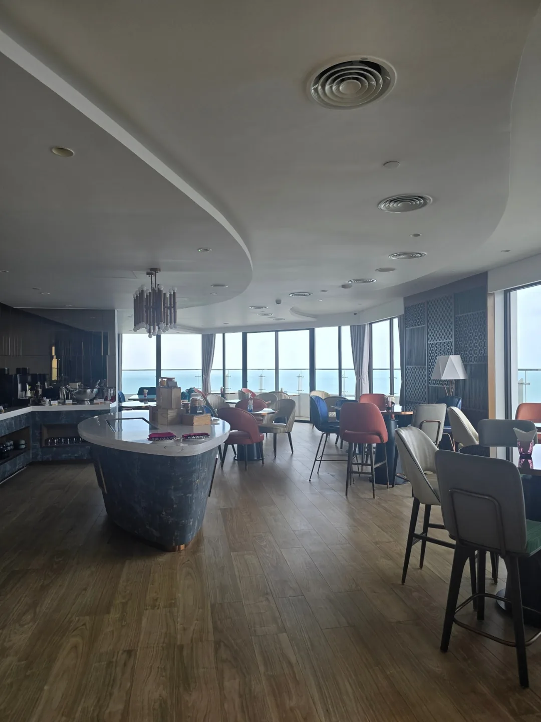Review Đà Nẵng❣️Trải nghiệm phòng chờ khách sạn Radisson! Udangdangtang Ep.3