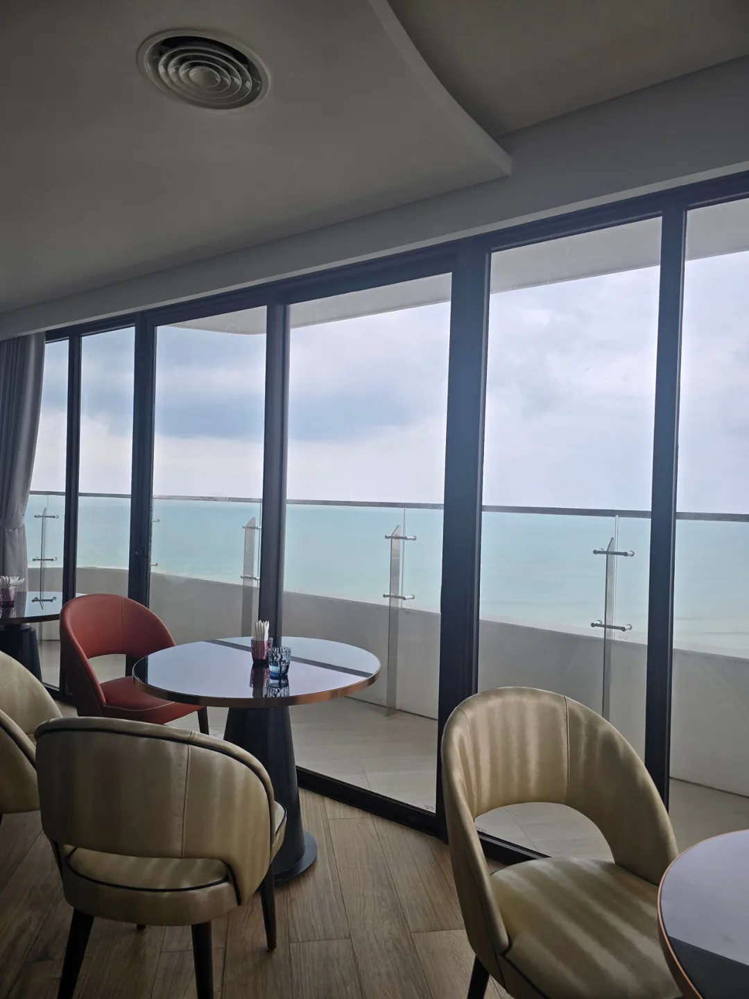 Review Đà Nẵng❣️Trải nghiệm phòng chờ khách sạn Radisson! Udangdangtang Ep.3