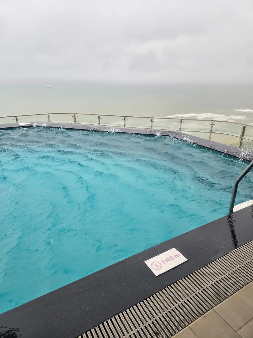Review Đà Nẵng❣️Tiện ích khách sạn Radisson (hồ bơi & phòng GYM)