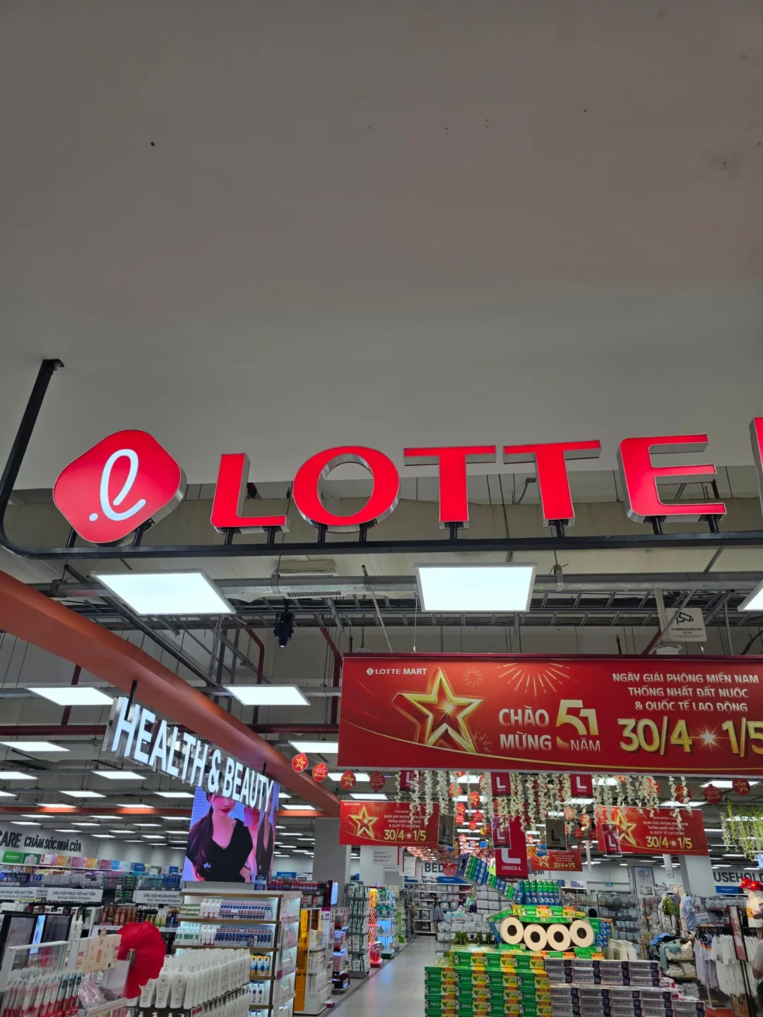 Mình đến Lotte Mart rồi 😁