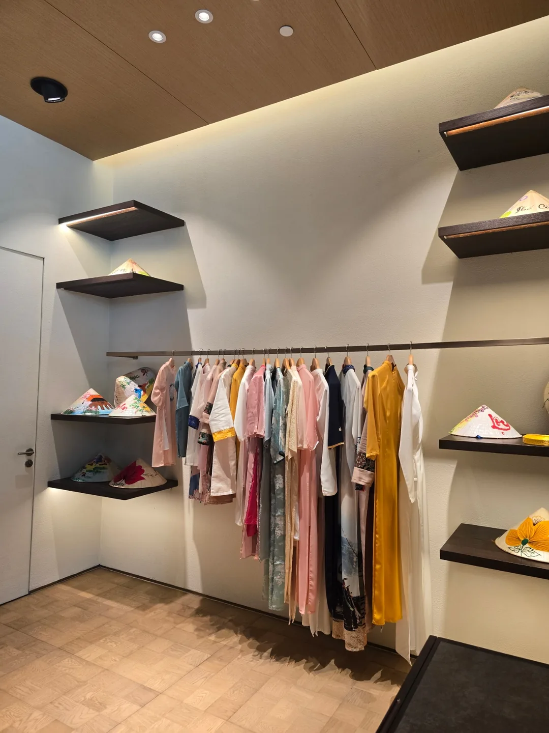 Tiện ích Shilla Monogram: Cho thuê áo dài & bàn bóng bàn 🏓