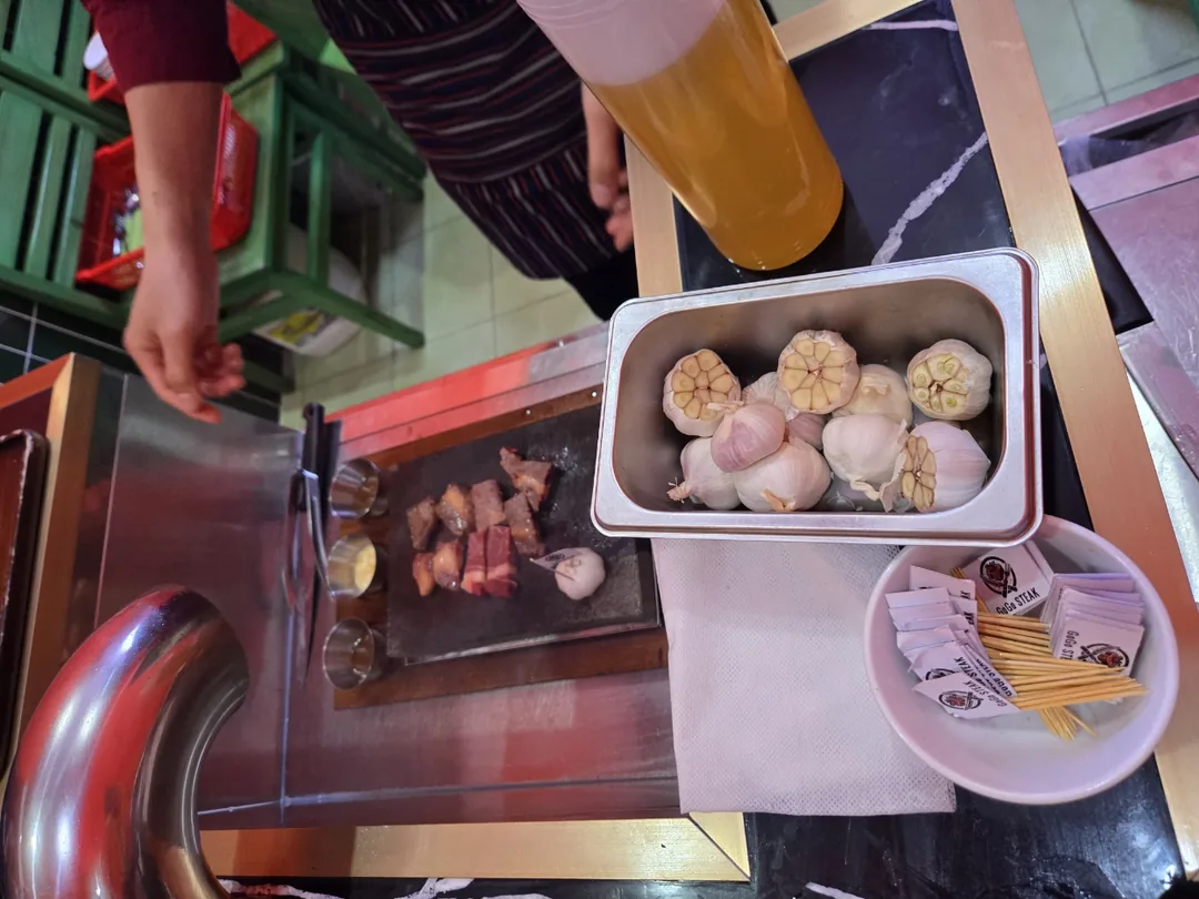 Nhà hàng liên kết "Gogo Steak