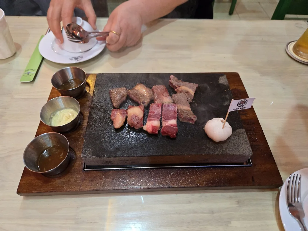 Nhà hàng liên kết "Gogo Steak