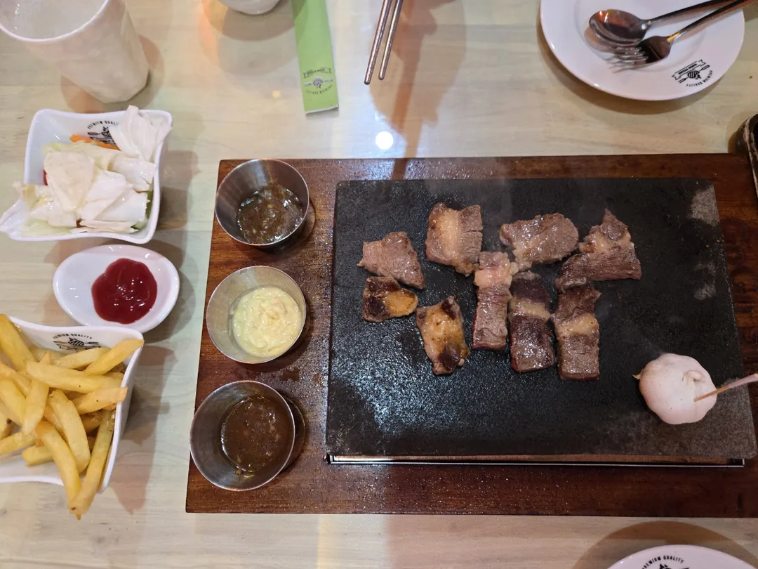 Nhà hàng liên kết "Gogo Steak