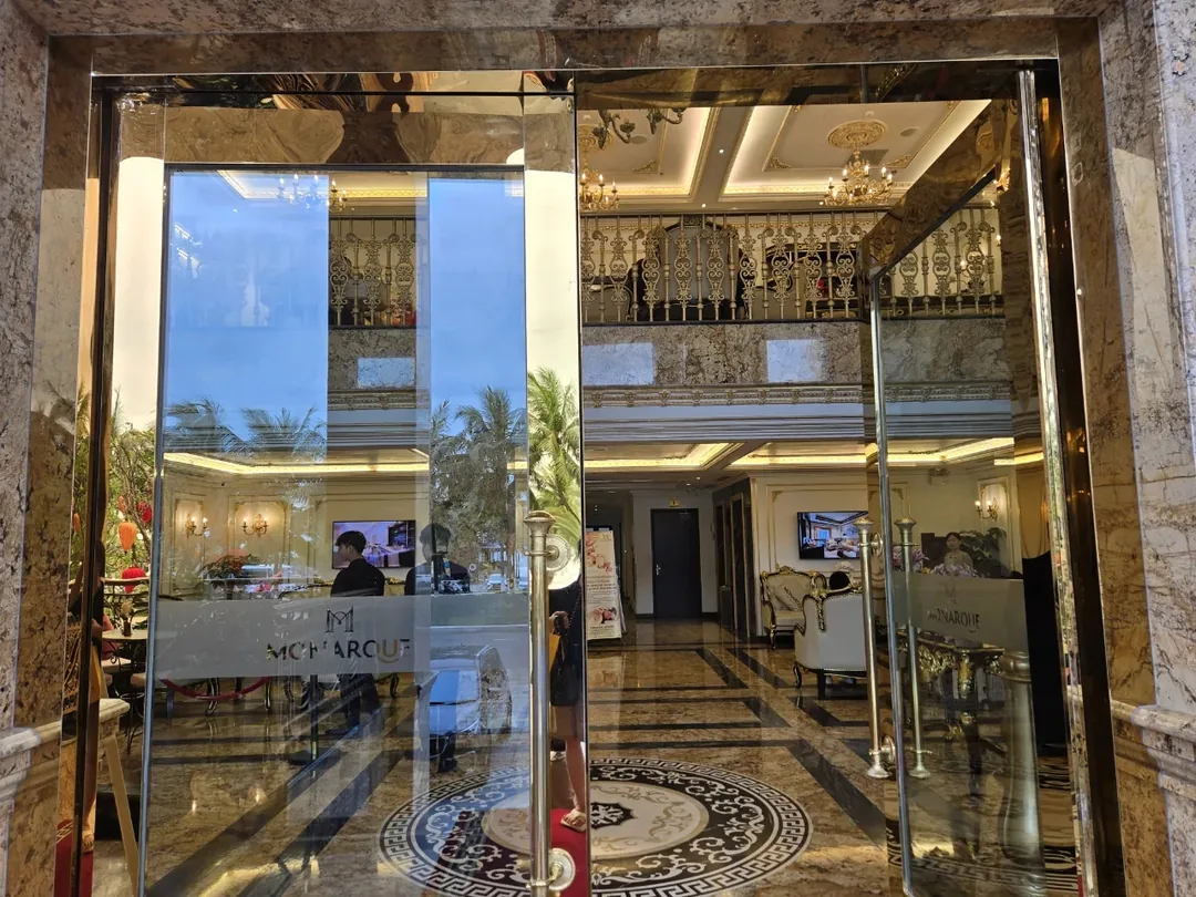 🇻🇳✍️ Phòng 8 Review 40. Check-in khách sạn Monarch