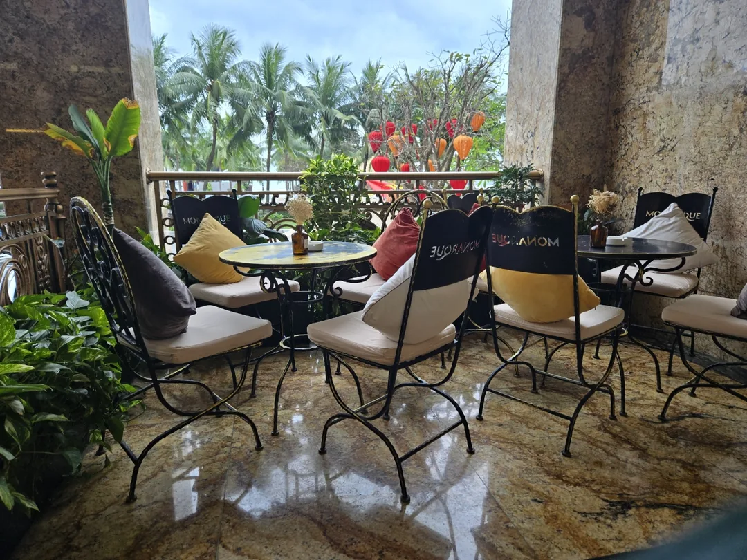 🇻🇳✍️ Phòng 8 Review 40. Check-in khách sạn Monarch
