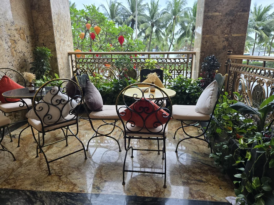 🇻🇳✍️ Phòng 8 Review 40. Check-in khách sạn Monarch