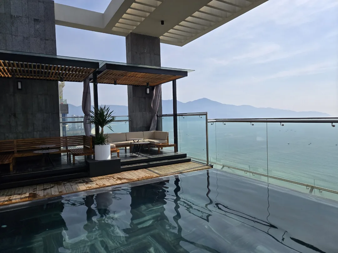 🇻🇳 (Đánh giá phòng 9) Hồ bơi trên sân thượng khách sạn Phuc Long Luxury