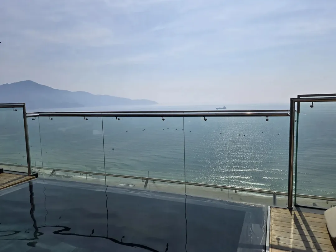 🇻🇳 (Đánh giá phòng 9) Hồ bơi trên sân thượng khách sạn Phuc Long Luxury