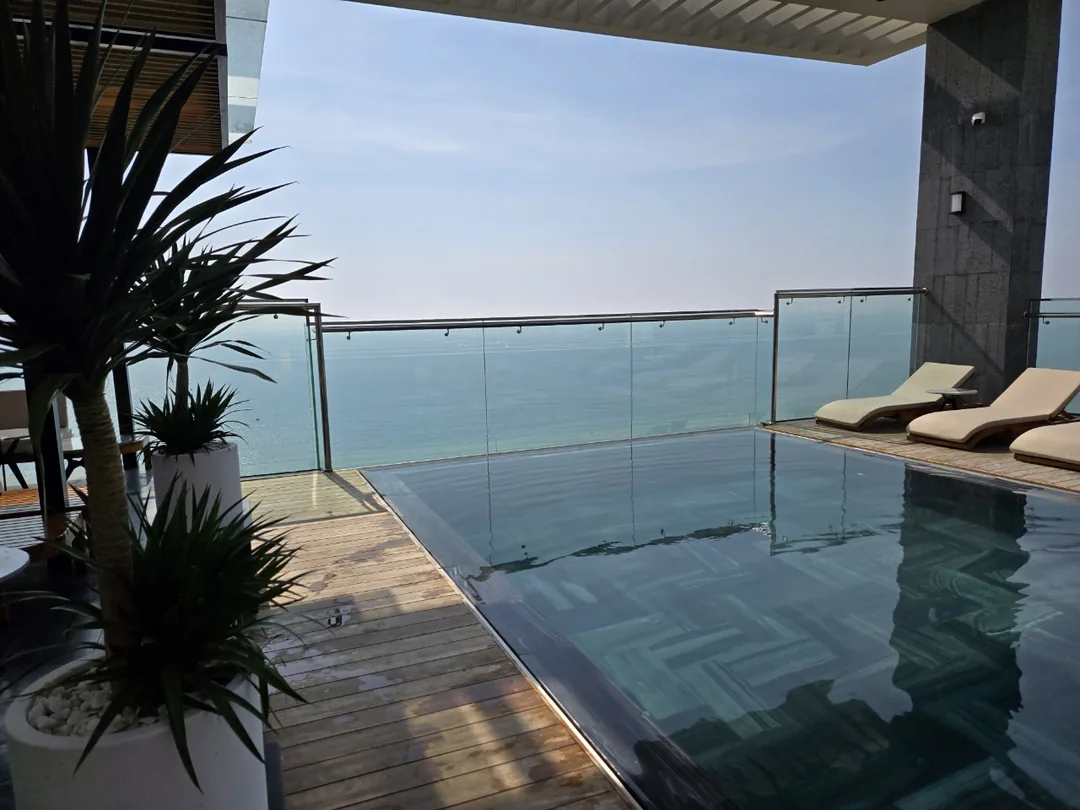 🇻🇳 (Đánh giá phòng 9) Hồ bơi trên sân thượng khách sạn Phuc Long Luxury