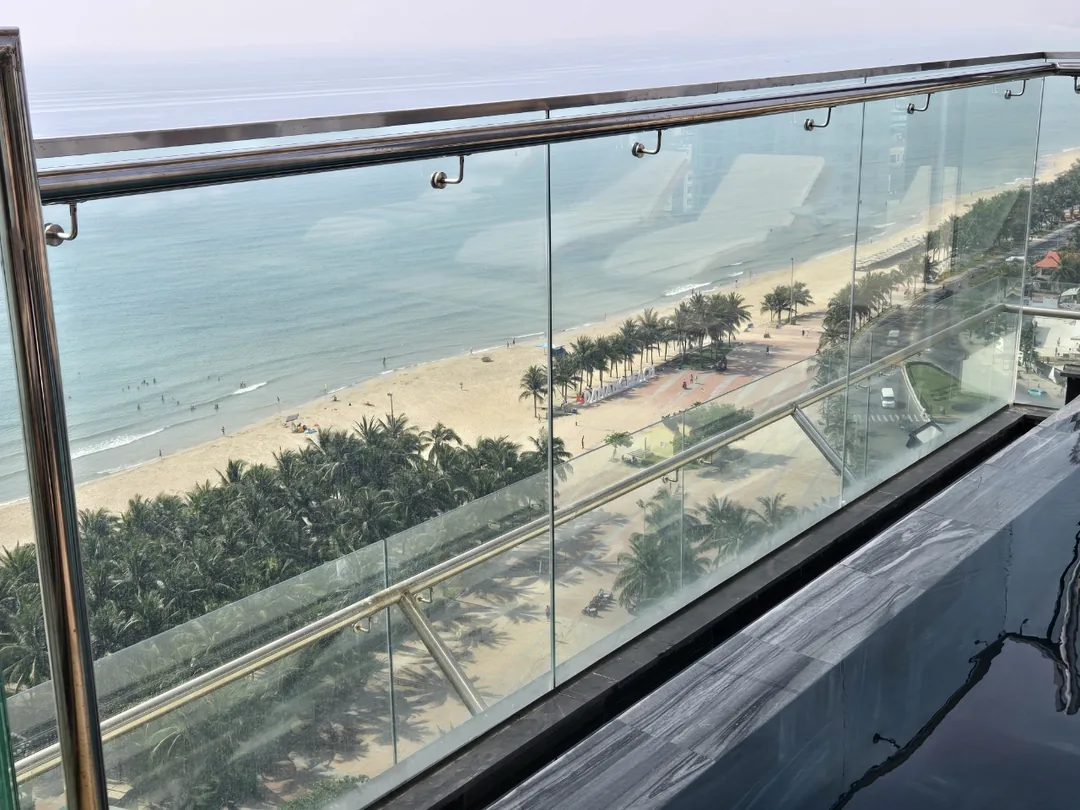 🇻🇳 (Đánh giá phòng 9) Hồ bơi trên sân thượng khách sạn Phuc Long Luxury