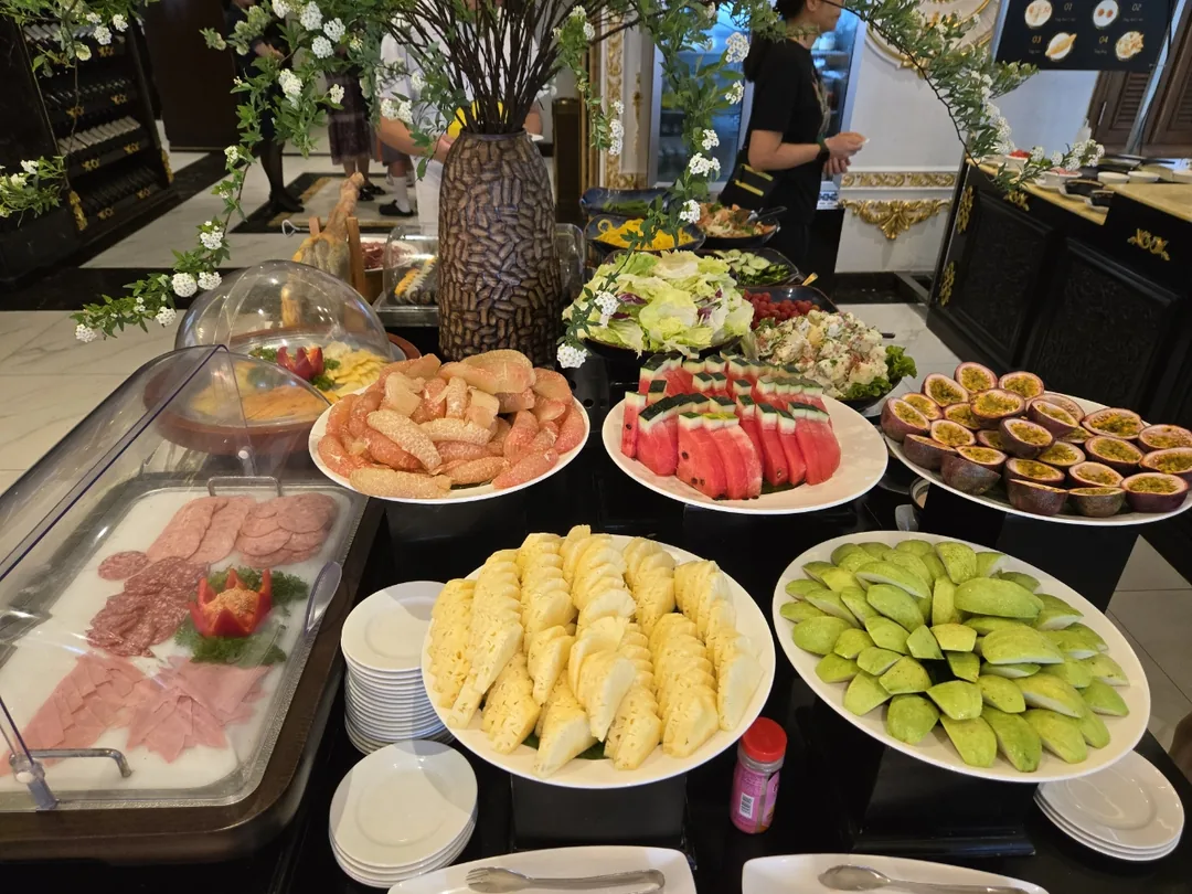 🇻🇳✍️ Đánh giá phòng 8. Bữa sáng khách sạn Monarch