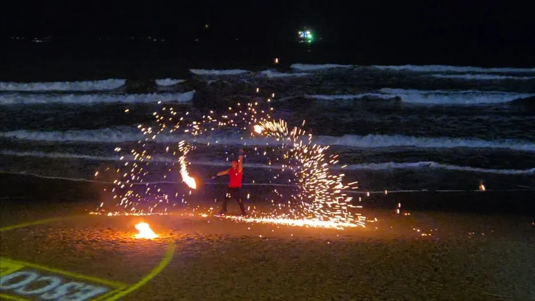 🇻🇳 (Đánh giá điểm thứ 8) Màn trình diễn lửa tại Esco Beach BAR