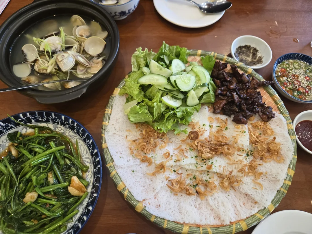 🇻🇳 (Đánh giá bàn 9) Trang bị item rồi đi ăn trưa thôi haha