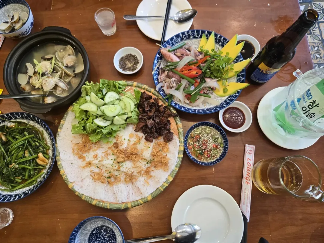 🇻🇳 (Đánh giá bàn 9) Trang bị item rồi đi ăn trưa thôi haha
