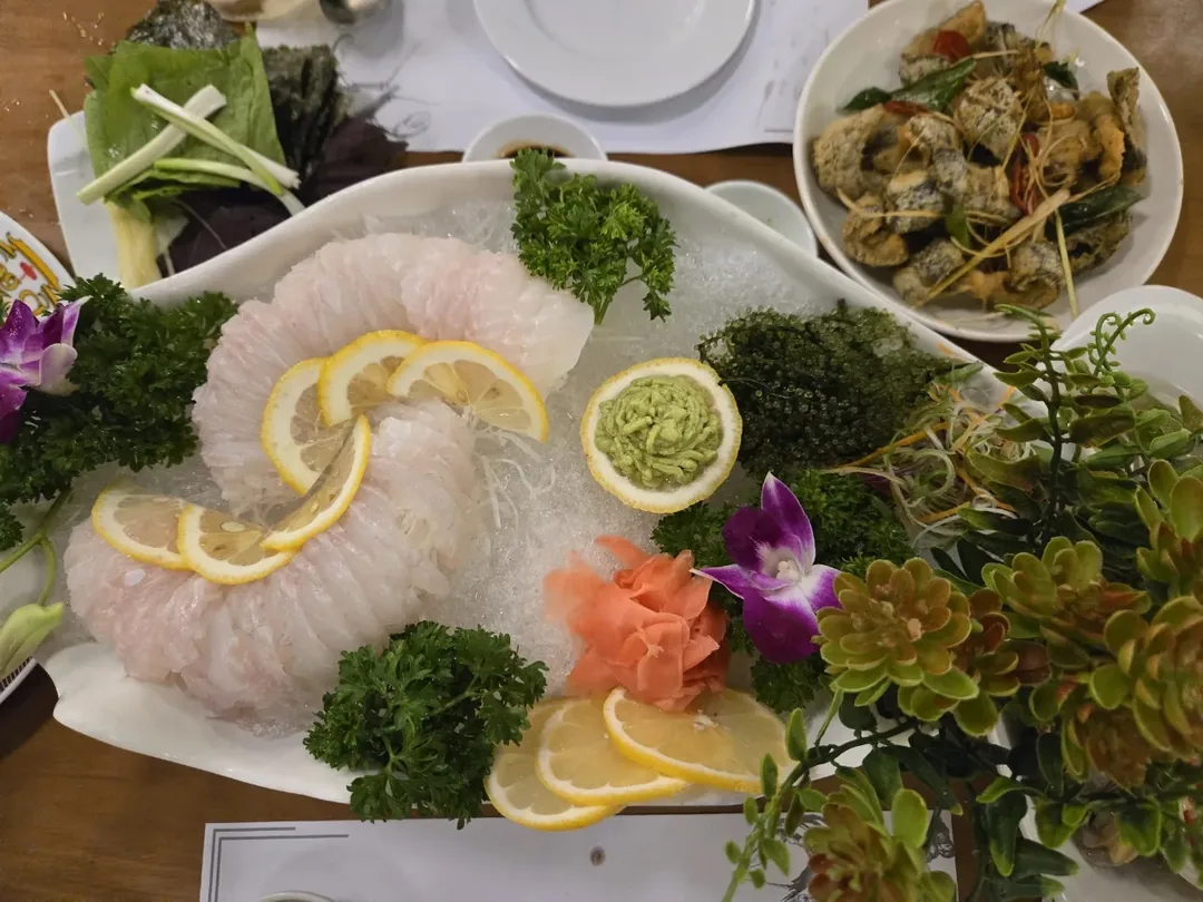 🇻🇳 (Đánh giá phòng số 9) Nhà hàng hải sản Răng Chải