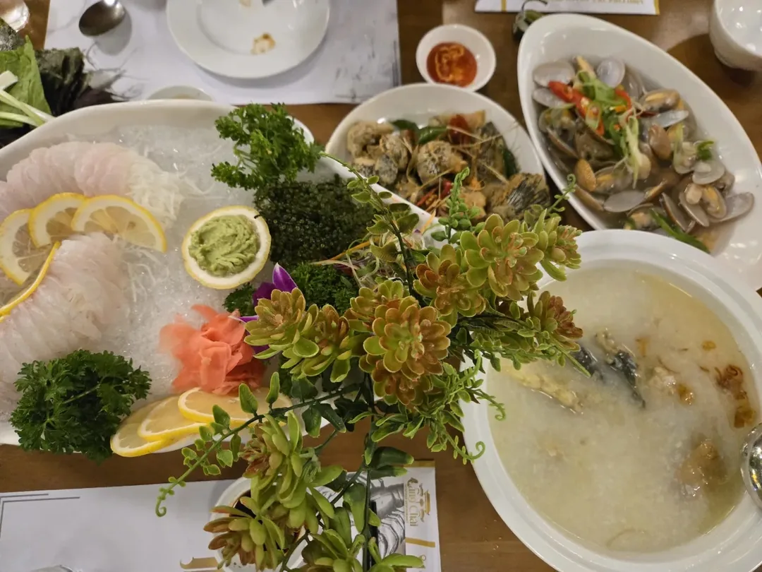 🇻🇳 (Đánh giá phòng số 9) Nhà hàng hải sản Răng Chải