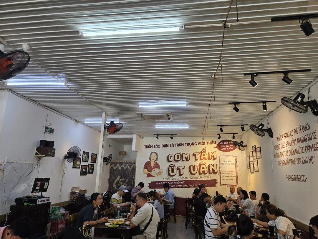 🇻🇳 (Đánh giá phòng 9) Cơm Tấm Út Bền