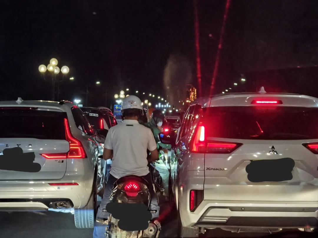 🇻🇳 (Đánh giá phòng 9) Tự nhiên lại đi shopping ở chợ đêm Sơn Trà hihi