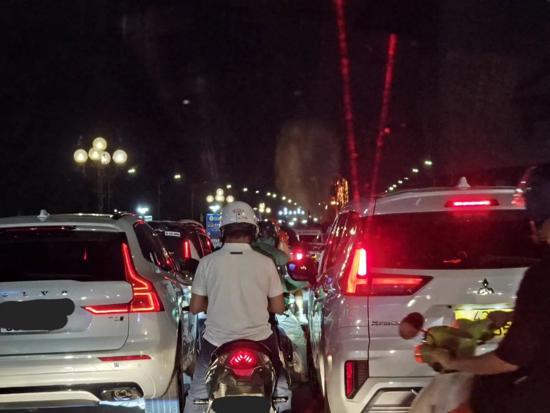 🇻🇳 (Đánh giá phòng 9) Tự nhiên lại đi shopping ở chợ đêm Sơn Trà hihi