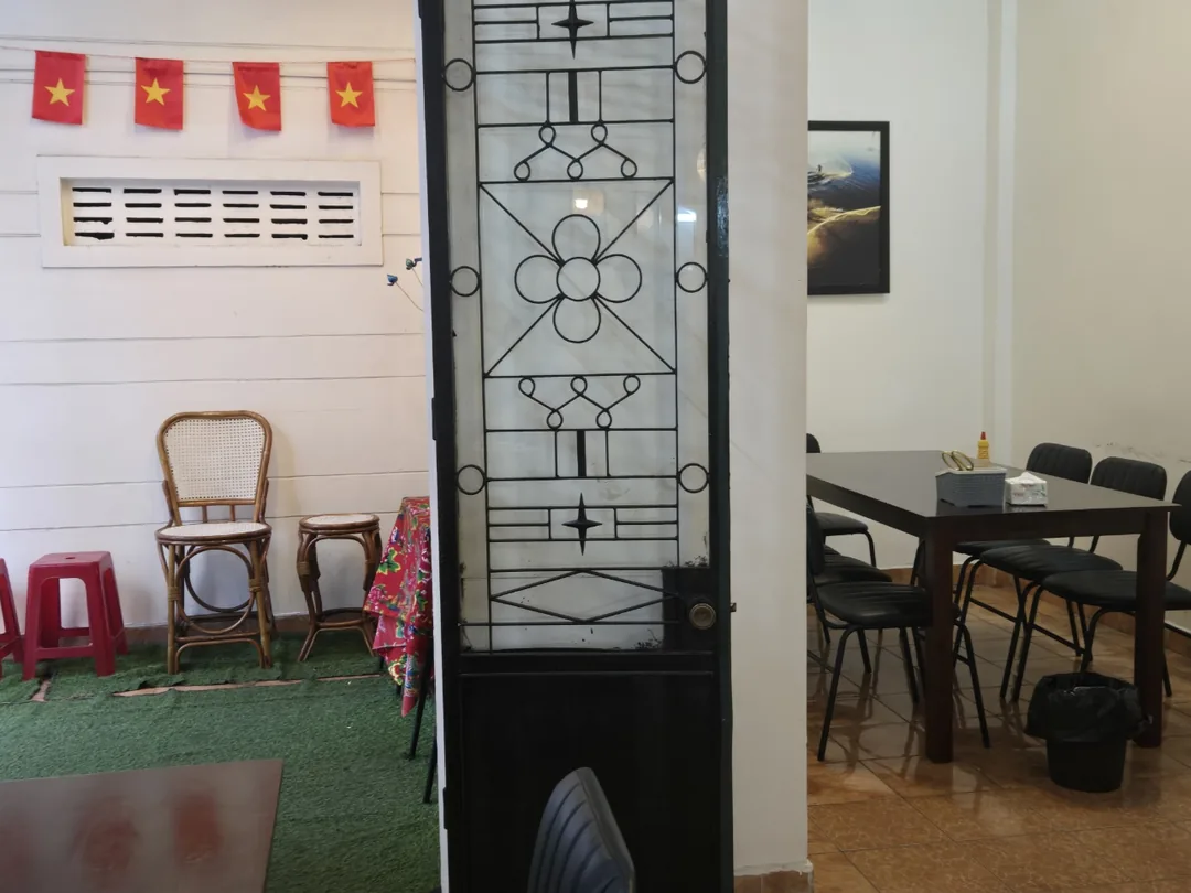 🇻🇳 (Đánh giá phòng 9) Đi ăn sáng ở Bánh Mì Cô Tiên...