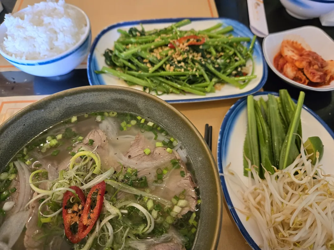🇻🇳 (Đánh giá quán thứ 9) Cô Ba Phở bò 🖕