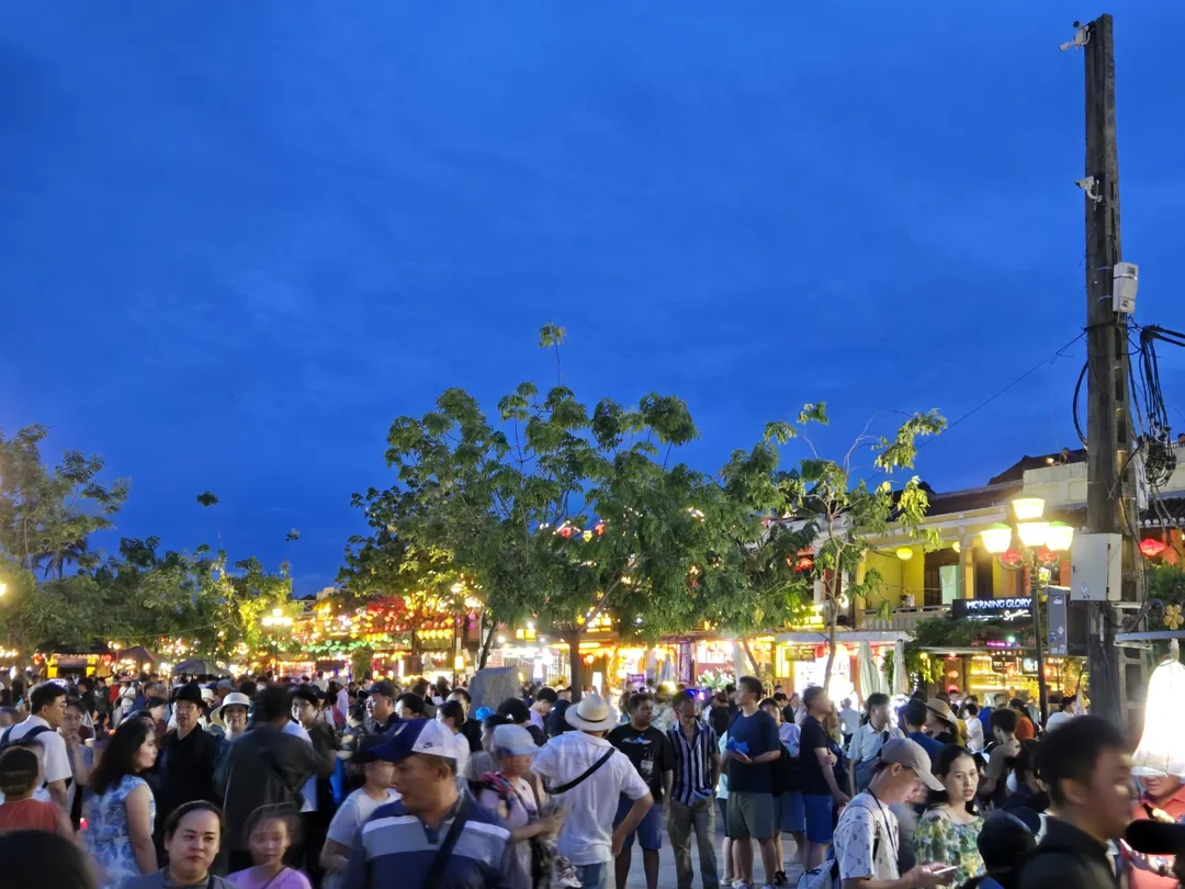 🇻🇳 Chợ đêm Hội An là một chiến trường