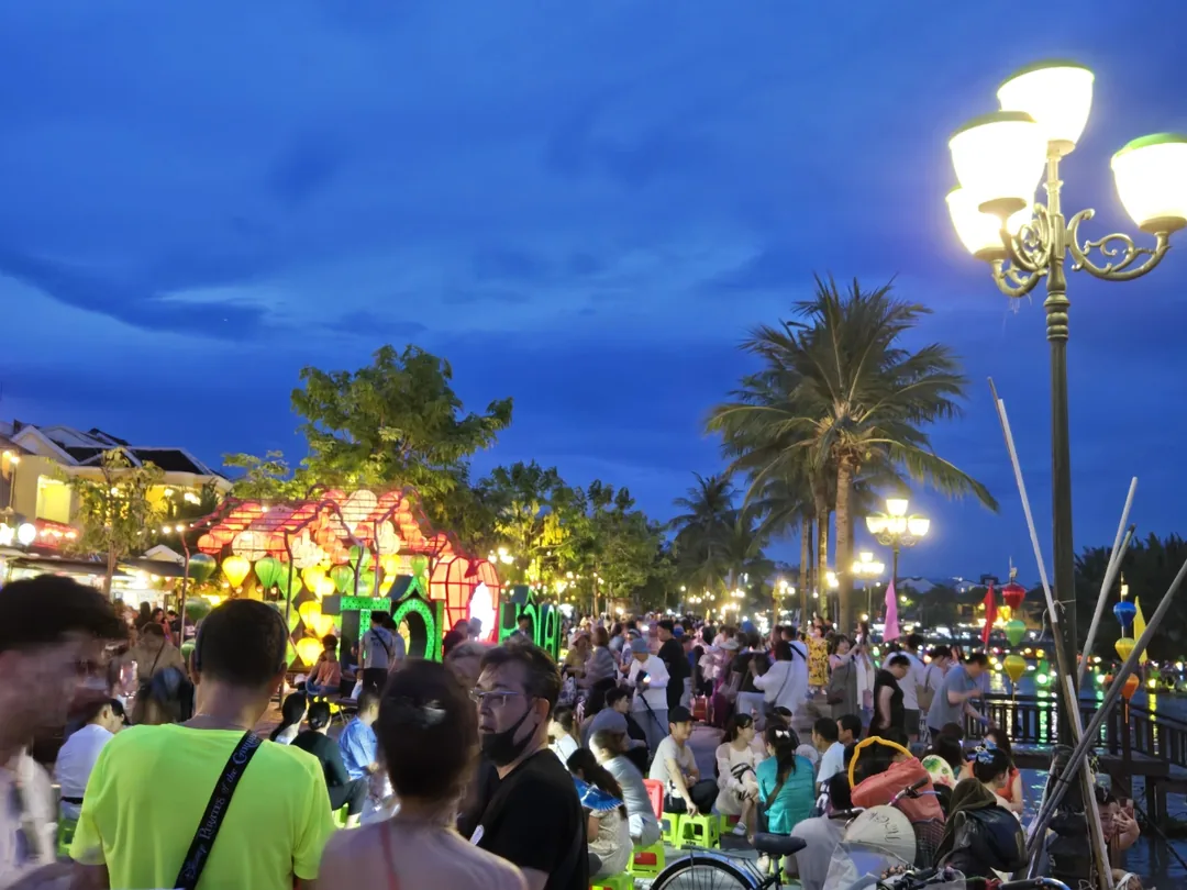 🇻🇳 Chợ đêm Hội An là một chiến trường