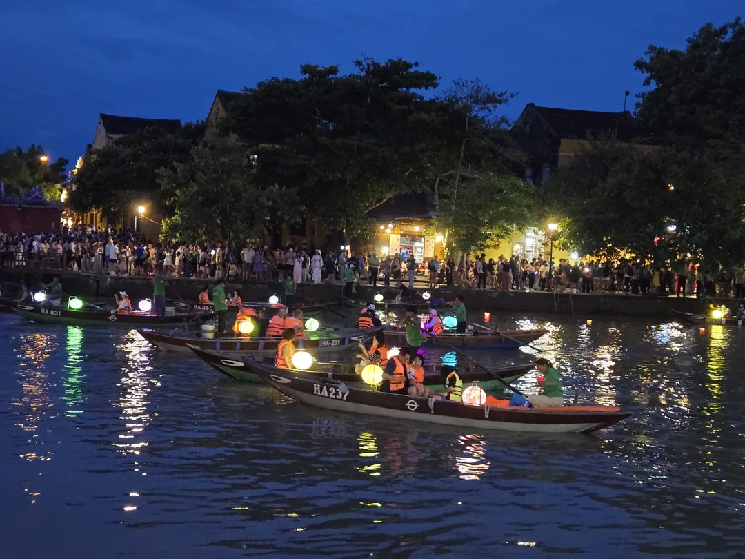 🇻🇳 Chợ đêm Hội An là một chiến trường