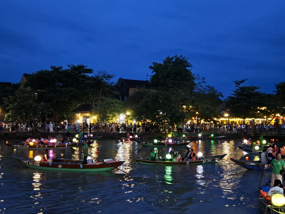 🇻🇳 Chợ đêm Hội An là một chiến trường