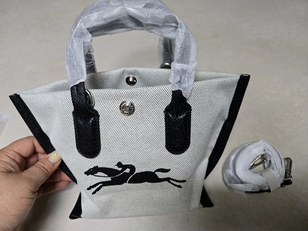 🇻🇳 Nghe nói đây là hàng mới của Longchamp ♡