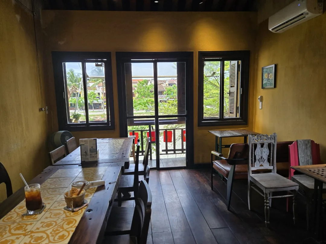 🇻🇳 Quán cà phê bên sông Thu Bồn ở Hội An