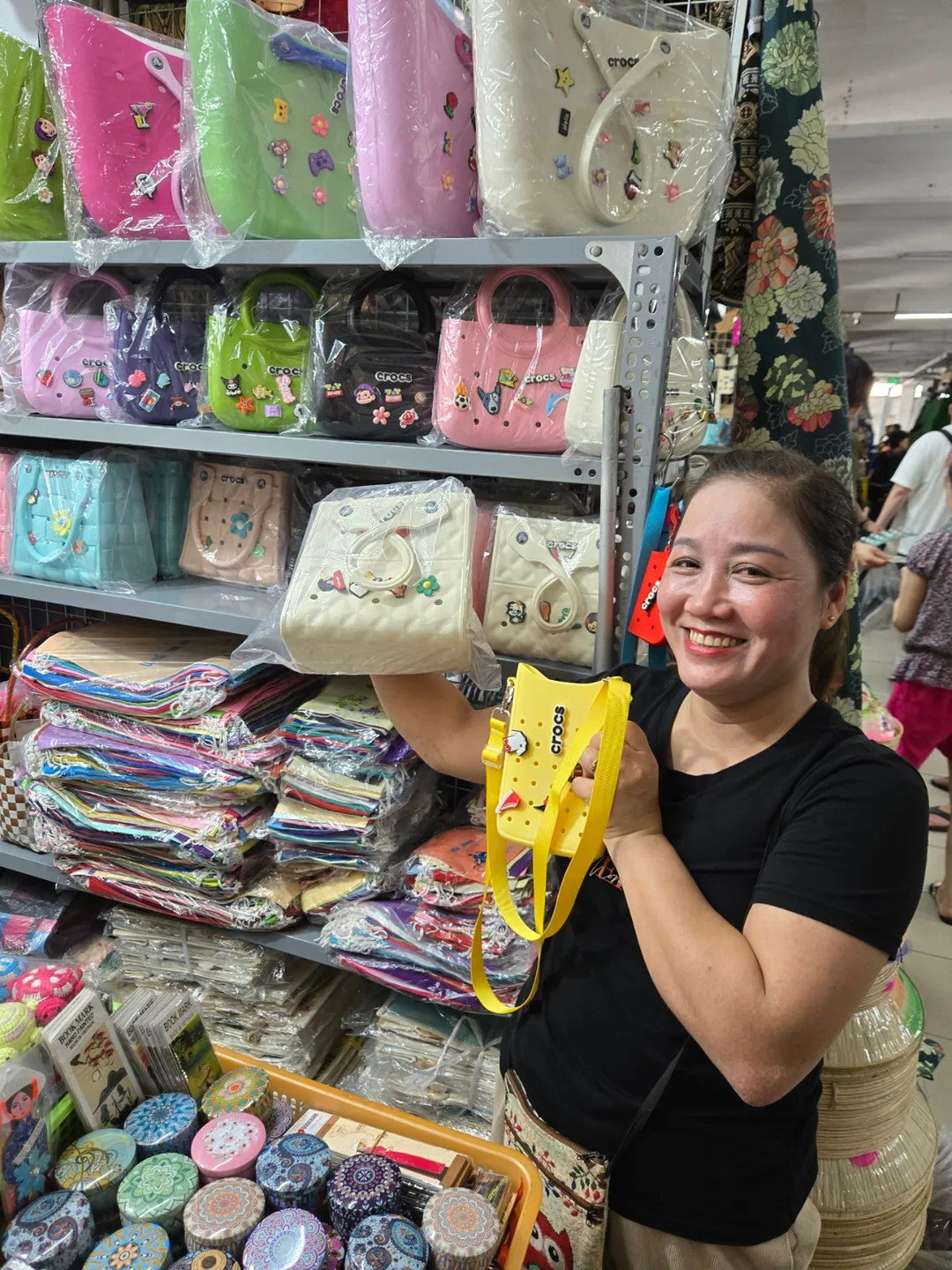 🇻🇳 Em xin giới thiệu chiếc túi mới dễ thương của Crocs ạ 😘