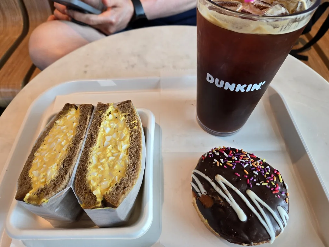 (Chuyến đi 1) Dunkin' Donuts Sân bay Incheon