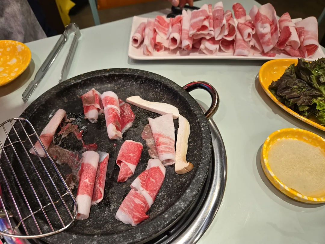 (Du lịch 2) Thịt bò Hàn Quốc nướng đá Kkuseokji