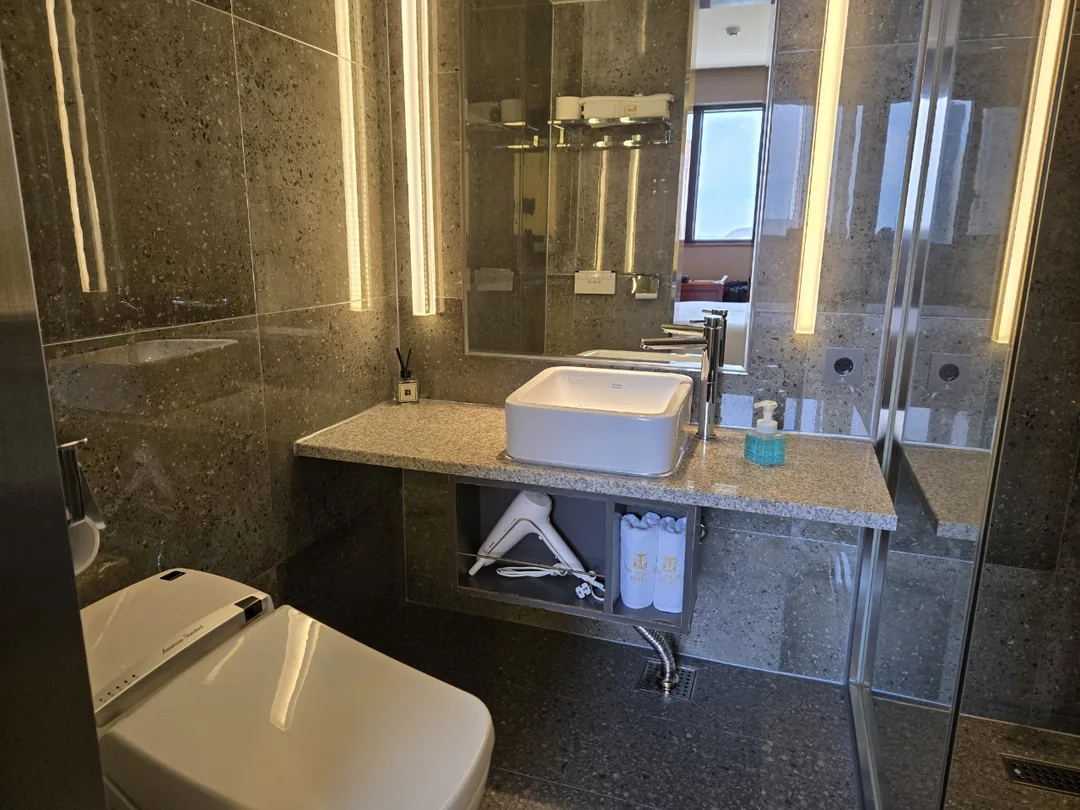 (Chuyến đi 4) 🏨 Khách sạn Top Cloud