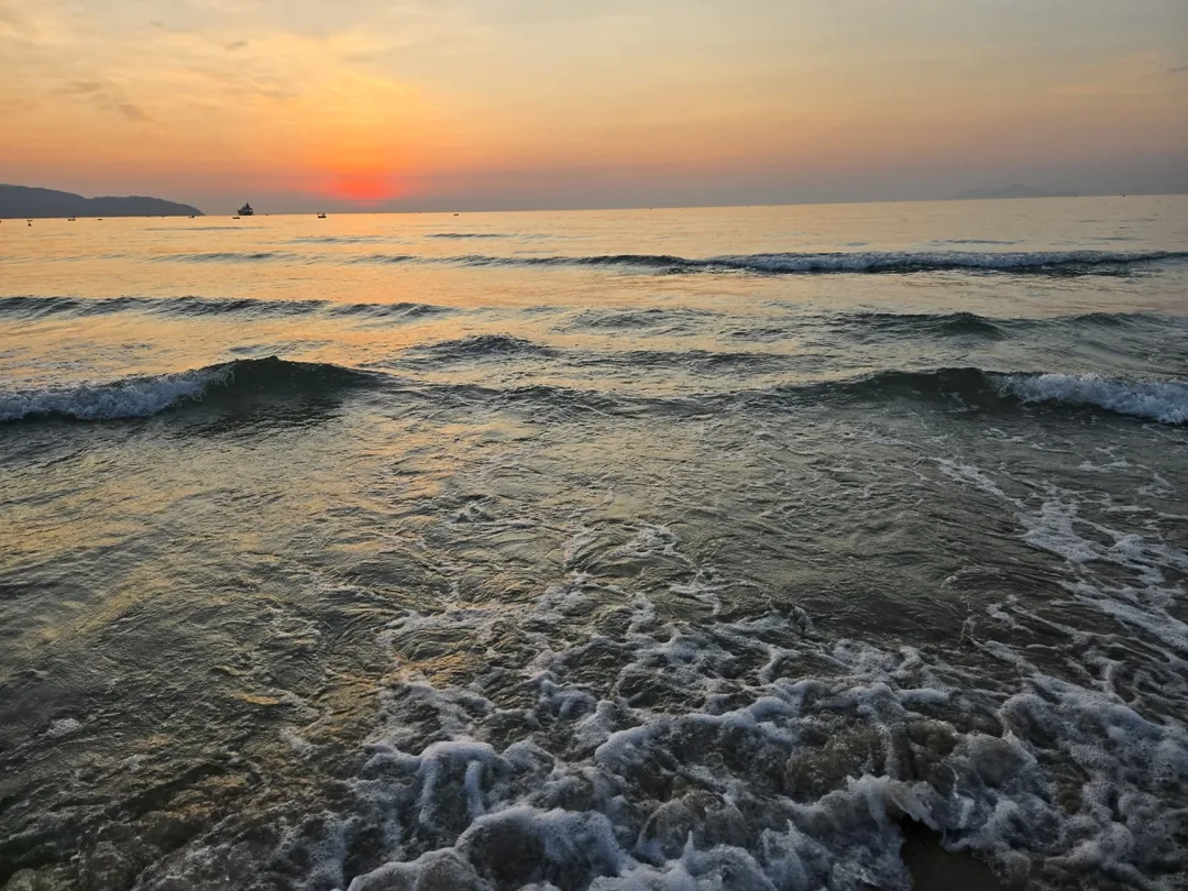 🌅 Bình minh trên bãi biển Mỹ Khê