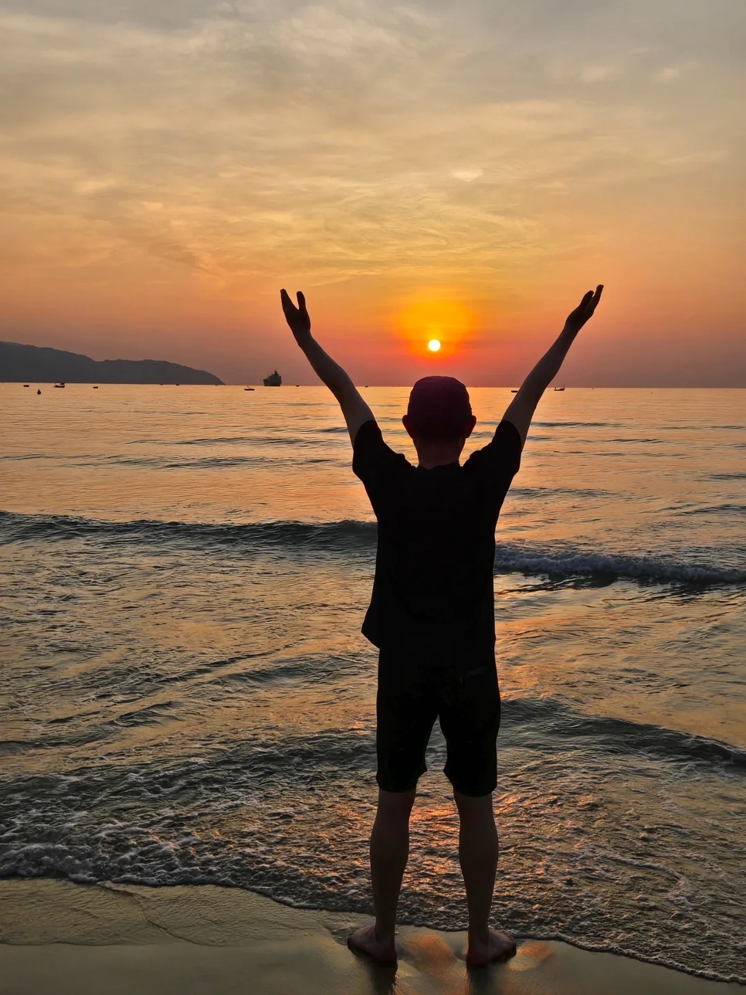 🌅 Bình minh trên bãi biển Mỹ Khê