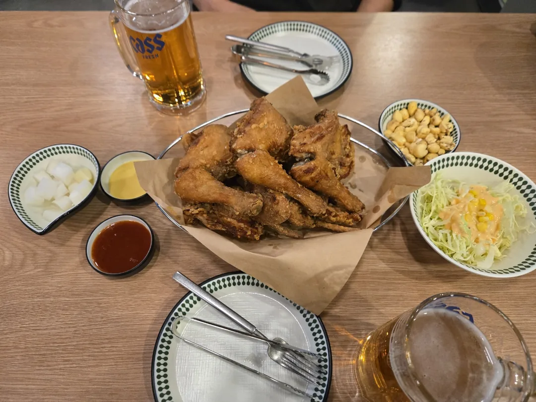 🍗🍺 Tối thứ Sáu thì phải có gà rán chứ haha