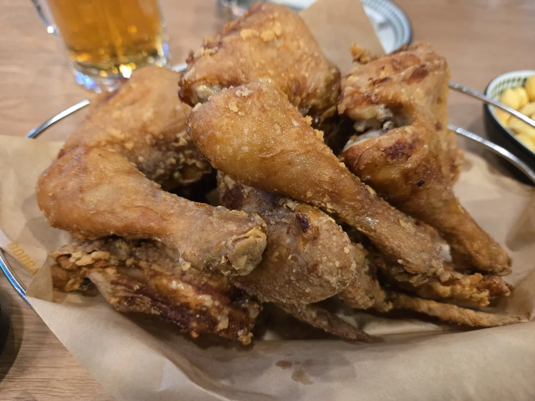 🍗🍺 Tối thứ Sáu thì phải có gà rán chứ haha