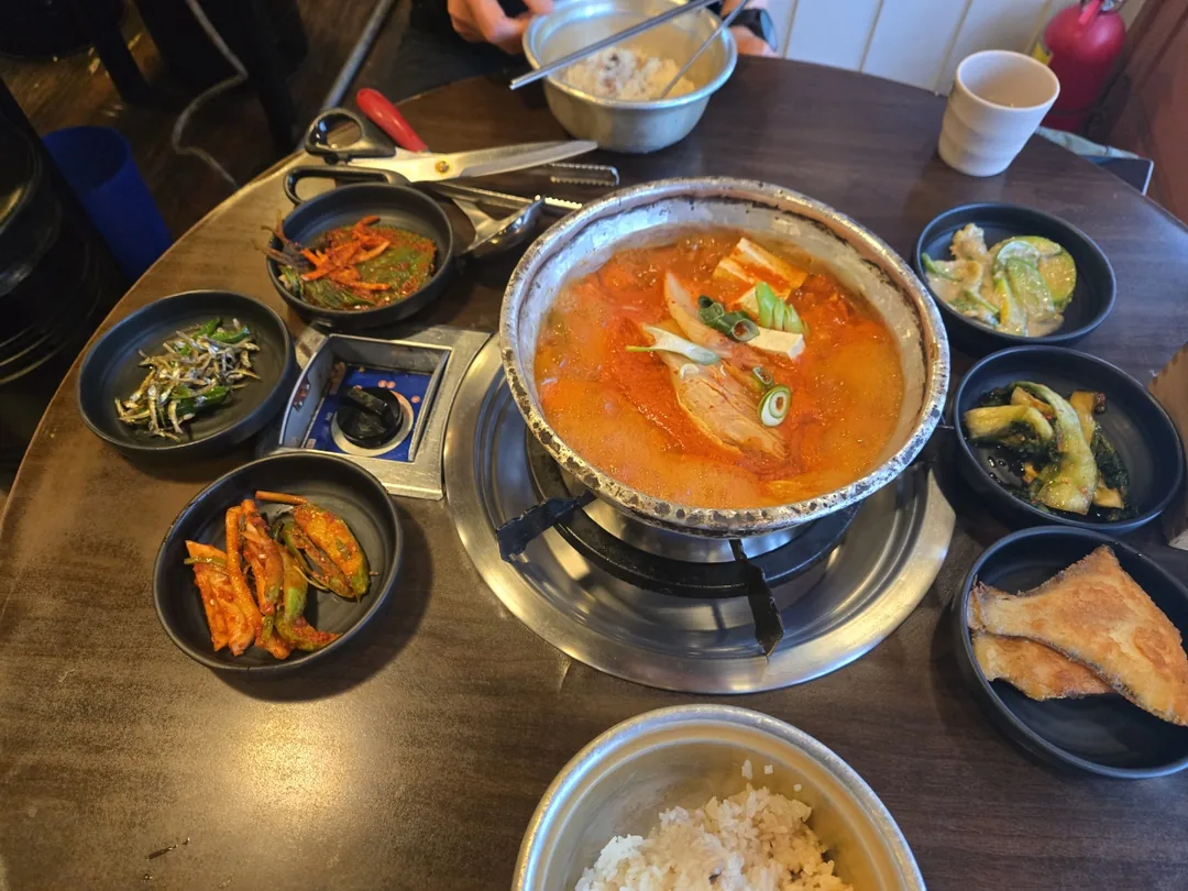 🥘 Bữa đầu tiên sau chuyến đi nhất định phải là canh kimchi 👍