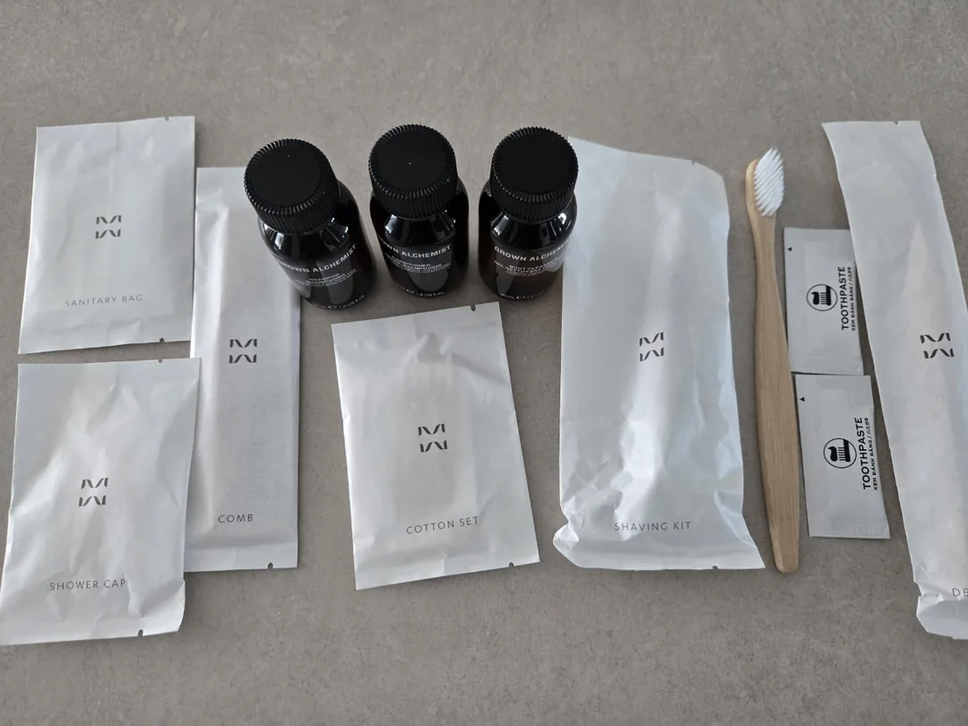🏨 Tiện nghi trong phòng & Minibar & Đồ dùng đi biển