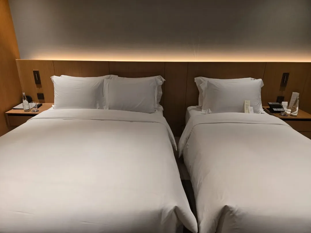 🏨 Tiện nghi trong phòng & Minibar & Đồ dùng đi biển