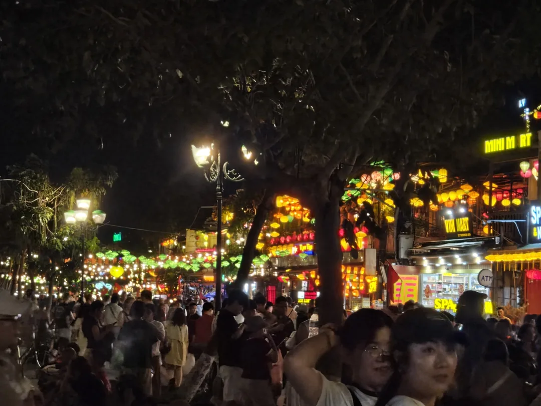 🇻🇳✍️ Cảnh ngày và đêm của Hội An