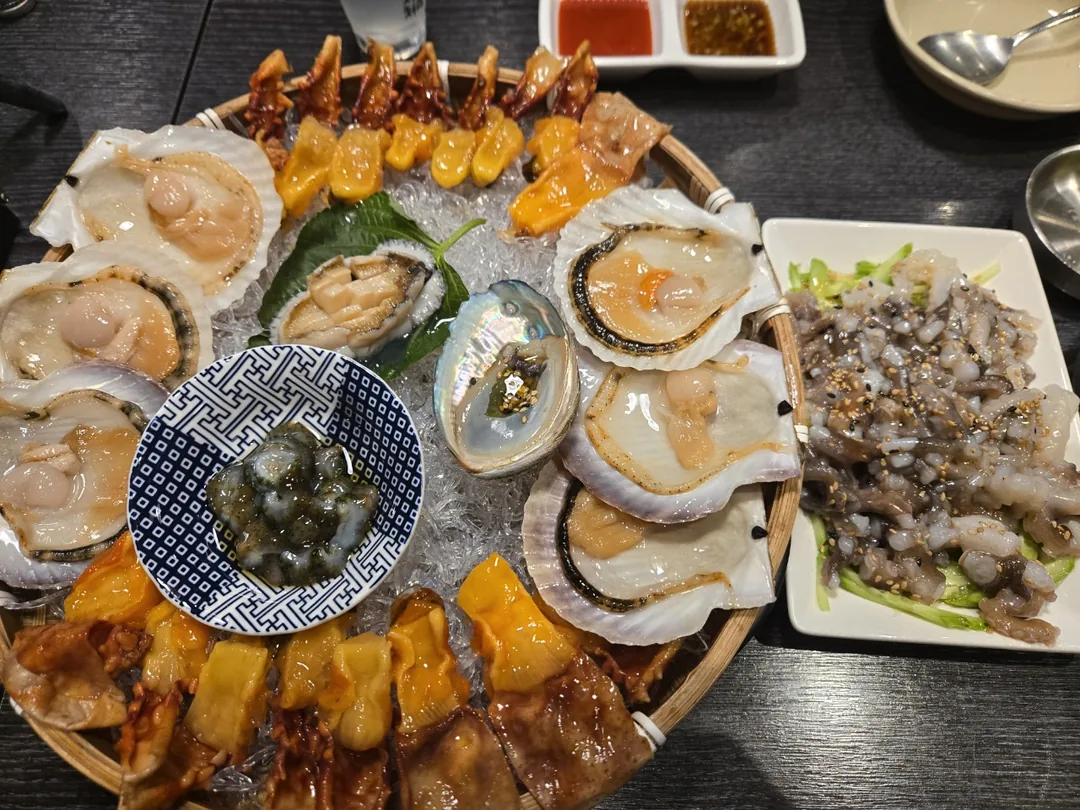 Về bữa tối hôm nay thì...